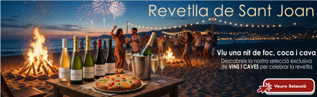 Grup d'amics ballant a la platja durant la revetlla de Sant Joan, al costat d'una taula il·luminada amb ampolles de vi, cava i una coca tradicional. Banner promocional de la selecció de vins per a Sant Joan a Wonderful Wines.